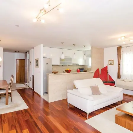 Διαμέρισμα Three-bedroom In
